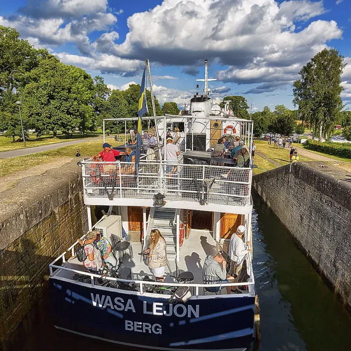 Gerahmter Druck : Fahrgastschiff, Ausflugsschiff Wasa Lejon im Schleusen. Gerahmter Druck : Fahrgastschiff, Ausflugsschiff Wasa Lejon im Schleusen.