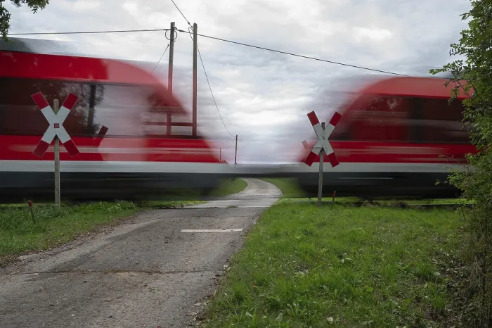 Gerahmter Druck : Passieren des Bahnhofs Grafenberg Gerahmter Druck : Passieren des Bahnhofs Grafenberg