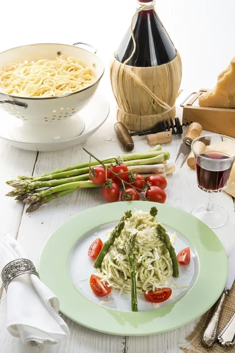Gerahmter Druck : Pasta mit Spargel. Gerahmter Druck : Pasta mit Spargel.