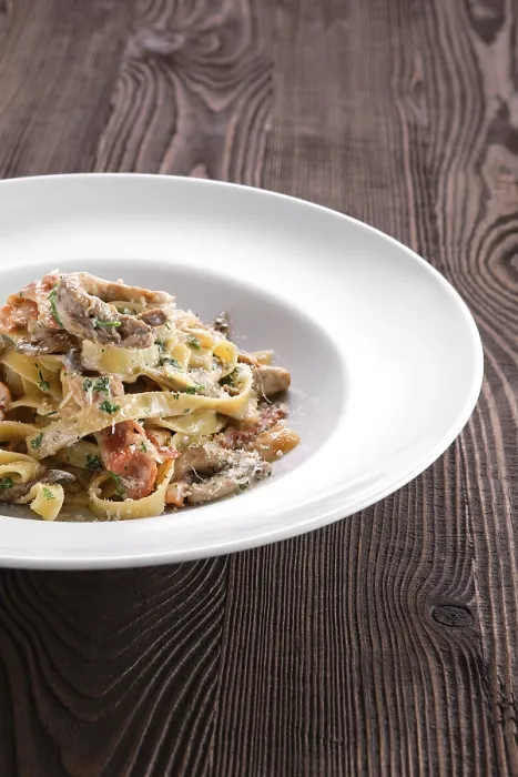 Gerahmter Druck : Pasta mit Speck und Kalmar. Gerahmter Druck : Pasta mit Speck und Kalmar.