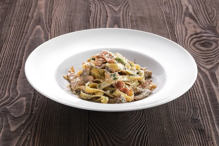 Gerahmter Druck : Pasta mit Speck und Kalmar. Gerahmter Druck : Pasta mit Speck und Kalmar.