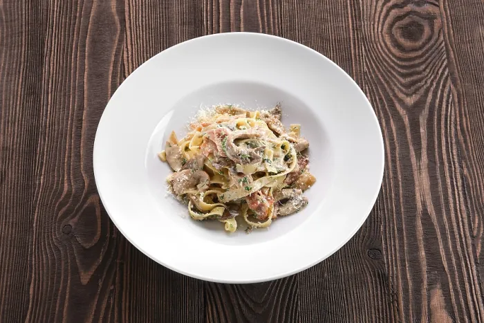 Gerahmter Druck : Pasta mit Speck und Kalmar. Gerahmter Druck : Pasta mit Speck und Kalmar.