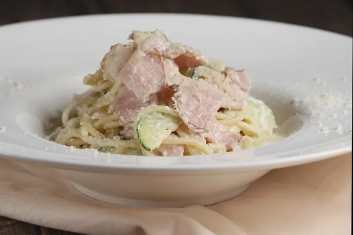 Gerahmter Druck : Pasta mit Schinken und Käse. Gerahmter Druck : Pasta mit Schinken und Käse.