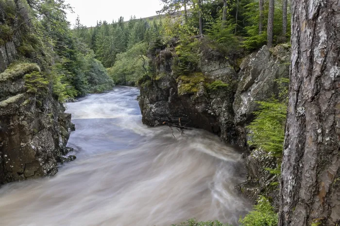Gerahmter Druck : Pattack-Wasserfall und Strömungen, Wasserfall am Pattack River Gerahmter Druck : Pattack-Wasserfall und Strömungen, Wasserfall am Pattack River