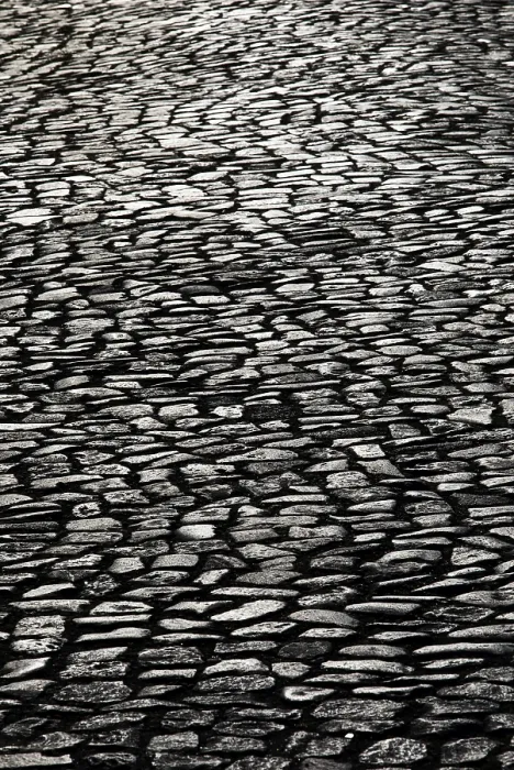 Gerahmter Druck : Betonweg, rücklichte Klinker. Gerahmter Druck : Betonweg, rücklichte Klinker.
