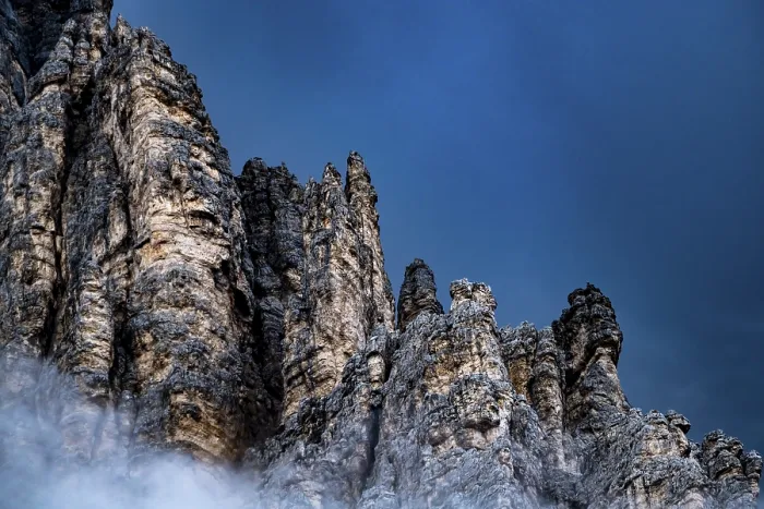 Gerahmter Druck : Gipfel des Monte Pelmo mit Wolken. Gerahmter Druck : Gipfel des Monte Pelmo mit Wolken.