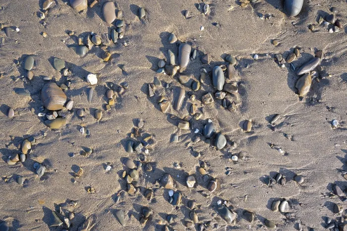 Gerahmter Druck : Kieselsteine auf Strandkies, Cornwall. Gerahmter Druck : Kieselsteine auf Strandkies, Cornwall.