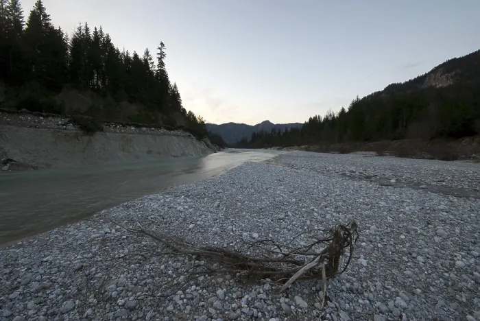 Gerahmter Druck : Kieselsteine in einem Flussbett, Oberer Isar. Gerahmter Druck : Kieselsteine in einem Flussbett, Oberer Isar.