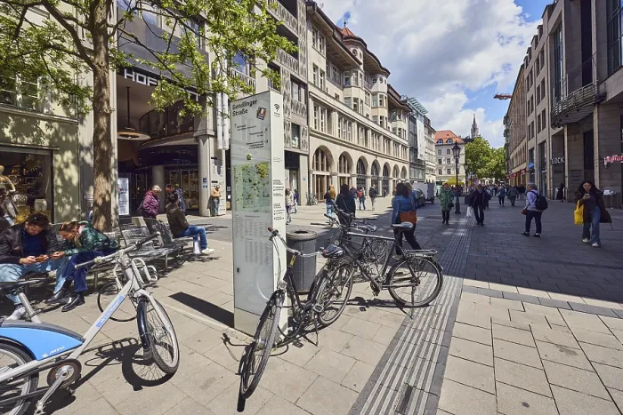Gerahmter Druck : Fußgängerzone, allgemeine Architektur. Gerahmter Druck : Fußgängerzone, allgemeine Architektur.