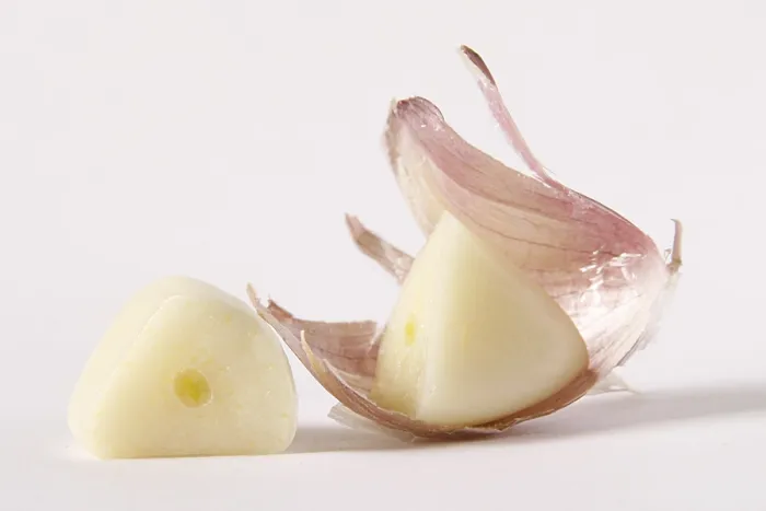 Gerahmter Druck : Knoblauch geschält Gerahmter Druck : Knoblauch geschält