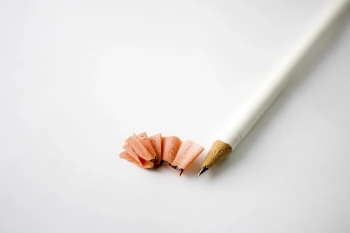 Gerahmter Druck : Stift, frisch geschärft.
