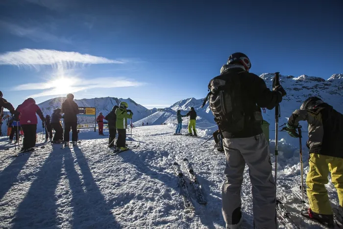 Gerahmter Druck : Leute Ski fahren. Gerahmter Druck : Leute Ski fahren.