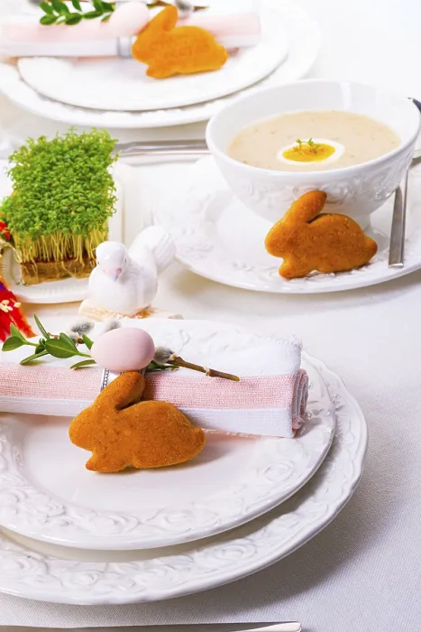 Gerahmter Druck : Das perfekte Tisch mit farbenfrohen Osterdekorationen. Gerahmter Druck : Das perfekte Tisch mit farbenfrohen Osterdekorationen.