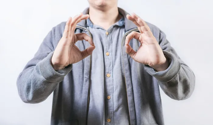 Gerahmter Druck : Person, die in Gebärdensprache spricht. Gerahmter Druck : Person, die in Gebärdensprache spricht.