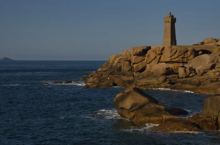 Gerahmter Druck : Leuchtturm von Ploumanac'h