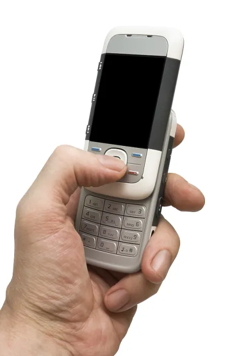 Gerahmter Druck : Handy in einer Hand auf einem weißen Hintergrund. Gerahmter Druck : Handy in einer Hand auf einem weißen Hintergrund.
