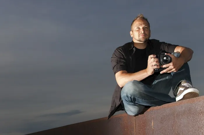 Gerahmter Druck : Fotograf bei der Arbeit. Gerahmter Druck : Fotograf bei der Arbeit.