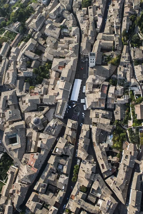 Gerahmter Druck : Platz des Gemeinderats, historisches Zentrum Gerahmter Druck : Platz des Gemeinderats, historisches Zentrum