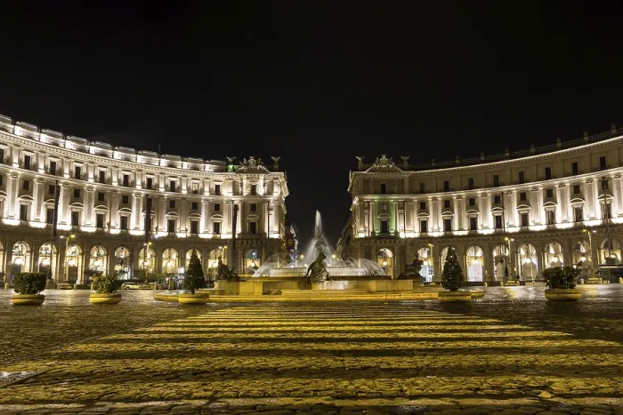 Gerahmter Druck : Piazza Repubblica. Platz der Republik Gerahmter Druck : Piazza Repubblica. Platz der Republik