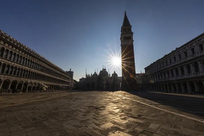 Gerahmter Druck : Piazza San Marco gegen das Licht. Gerahmter Druck : Piazza San Marco gegen das Licht.