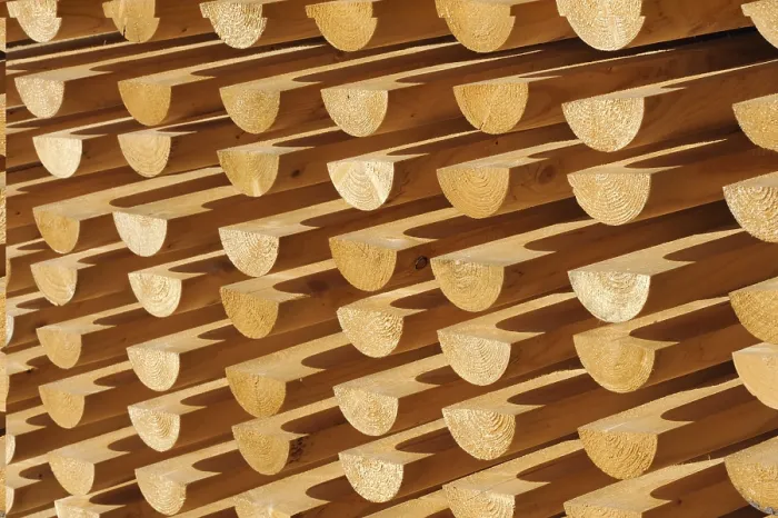 Gerahmter Druck : Pfähle, gestapelt, Holzstapel. Gerahmter Druck : Pfähle, gestapelt, Holzstapel.