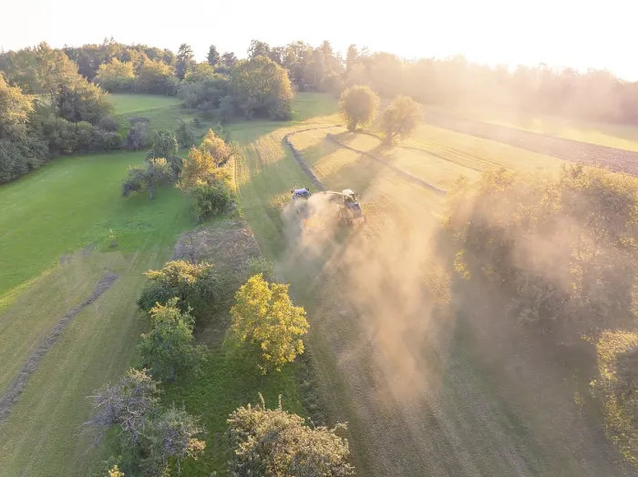 Gerahmter Druck : In einem malerischen Landschaft mit Feldern. Gerahmter Druck : In einem malerischen Landschaft mit Feldern.