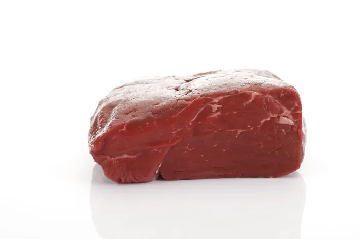 Gerahmter Druck : Stück rohes Rinderfilet Gerahmter Druck : Stück rohes Rinderfilet