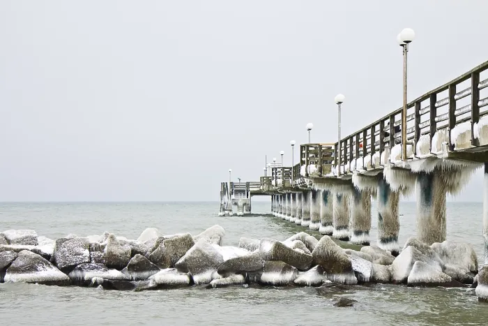 Gerahmter Druck : Pier in Wustrow im Winter. Gerahmter Druck : Pier in Wustrow im Winter.