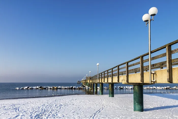 Gerahmter Druck : Pier in Wustrow im Winter. Gerahmter Druck : Pier in Wustrow im Winter.