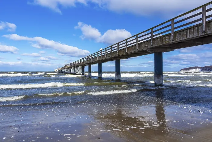 Gerahmter Druck : Der Pier in Zingst im Winter. Gerahmter Druck : Der Pier in Zingst im Winter.