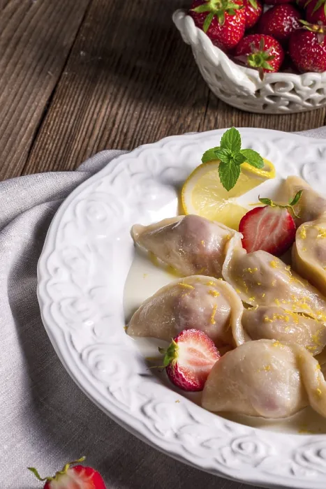 Gerahmter Druck : Pierogi mit Erdbeeren Gerahmter Druck : Pierogi mit Erdbeeren