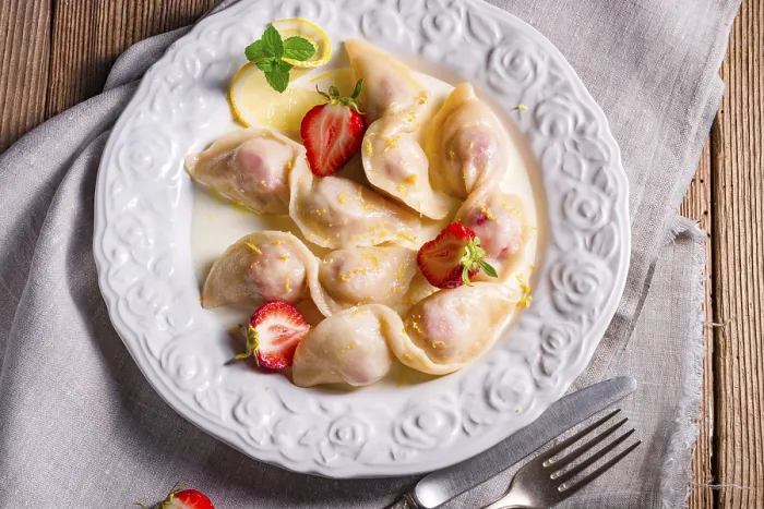 Gerahmter Druck : Pierogi mit Erdbeeren Gerahmter Druck : Pierogi mit Erdbeeren