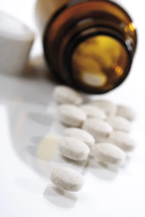 Gerahmter Druck : Medikamentenflasche, Tabletten. Gerahmter Druck : Medikamentenflasche, Tabletten.
