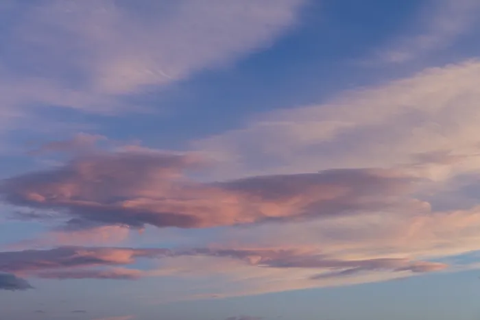 Gerahmter Druck : Rosa Wolken am Abendhimmel. Gerahmter Druck : Rosa Wolken am Abendhimmel.