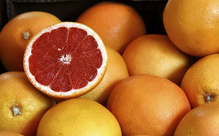 Gerahmter Druck : Rosafarne Grapefruit Gerahmter Druck : Rosafarne Grapefruit