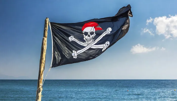 Gerahmter Druck : Die Piratentflagge flattert im Wind. Gerahmter Druck : Die Piratentflagge flattert im Wind.