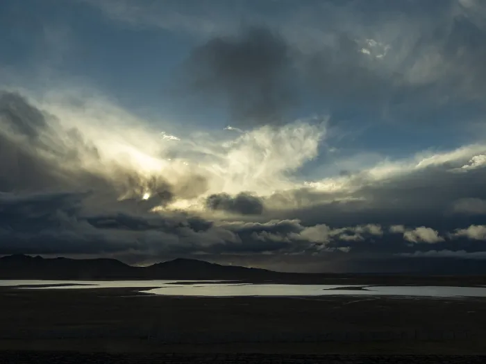 Gerahmter Druck : Weites Feld mit Seen, Abendstimmung. Gerahmter Druck : Weites Feld mit Seen, Abendstimmung.