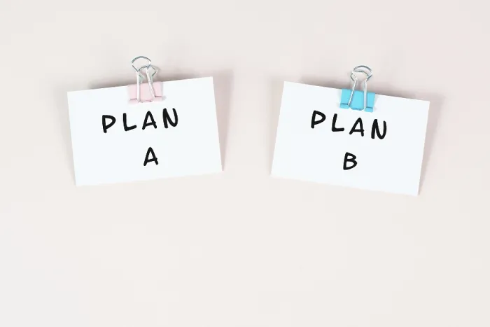 Gerahmter Druck : Plan A und B stehen auf Papier. Gerahmter Druck : Plan A und B stehen auf Papier.