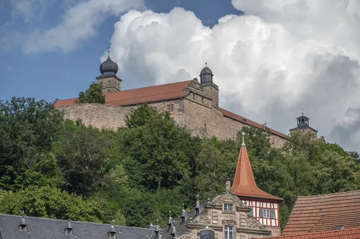 Gerahmter Druck : Plassenburg, 1135 erwähnt. Gerahmter Druck : Plassenburg, 1135 erwähnt.