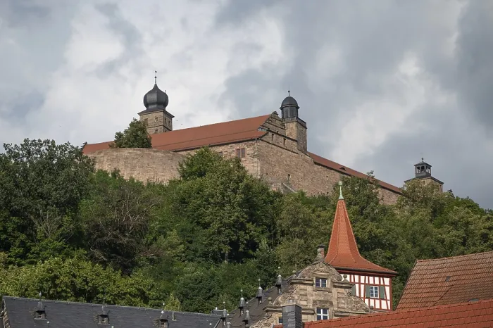 Gerahmter Druck : Plassenburg, 1135 erwähnt. Gerahmter Druck : Plassenburg, 1135 erwähnt.