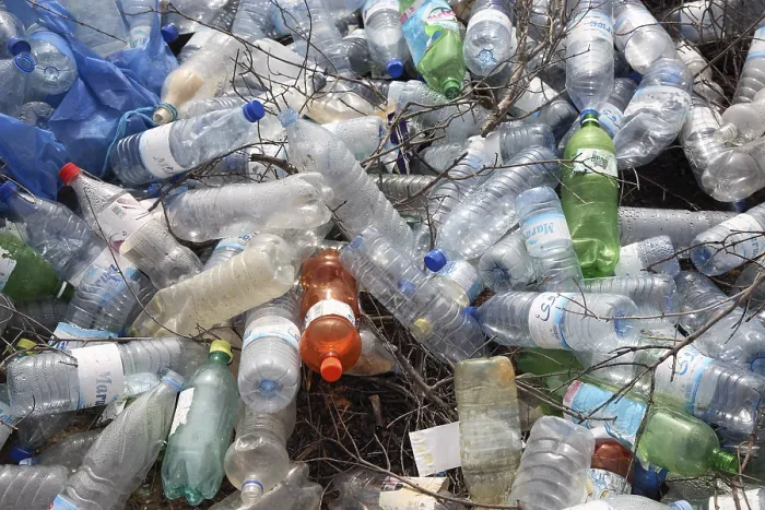 Gerahmter Druck : Leere Plastikflaschen Gerahmter Druck : Leere Plastikflaschen