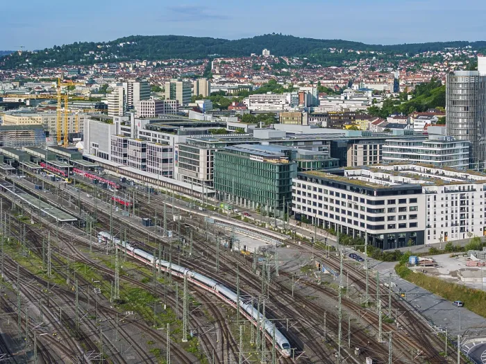 Gerahmter Druck : Plattformapron am Hauptbahnhof mit ICE. Gerahmter Druck : Plattformapron am Hauptbahnhof mit ICE.