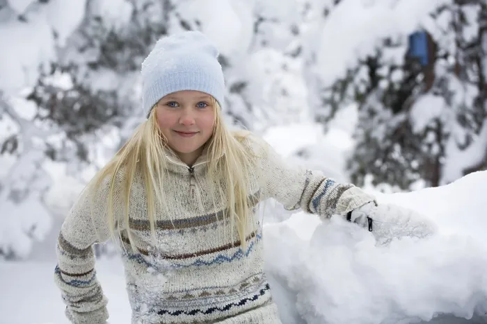 Gerahmter Druck : Schneemachen. Gerahmter Druck : Schneemachen.