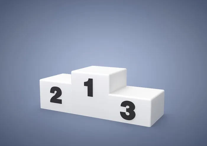 Gerahmter Druck : Leeres Podium mit den Zahlen 1. Gerahmter Druck : Leeres Podium mit den Zahlen 1.