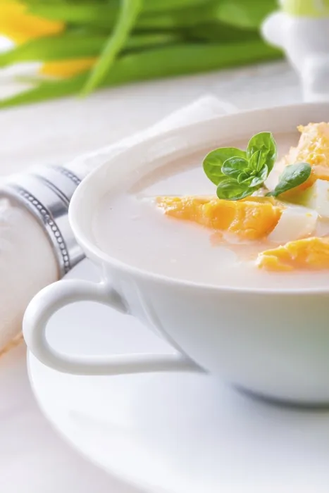 Gerahmter Druck : Polnisches Osterlammkäsesuppe mit Ei und Wurst Gerahmter Druck : Polnisches Osterlammkäsesuppe mit Ei und Wurst