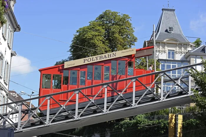 Gerahmter Druck : Die Polybahn, ein Standseilbahnen in Zürich, Schweiz Gerahmter Druck : Die Polybahn, ein Standseilbahnen in Zürich, Schweiz
