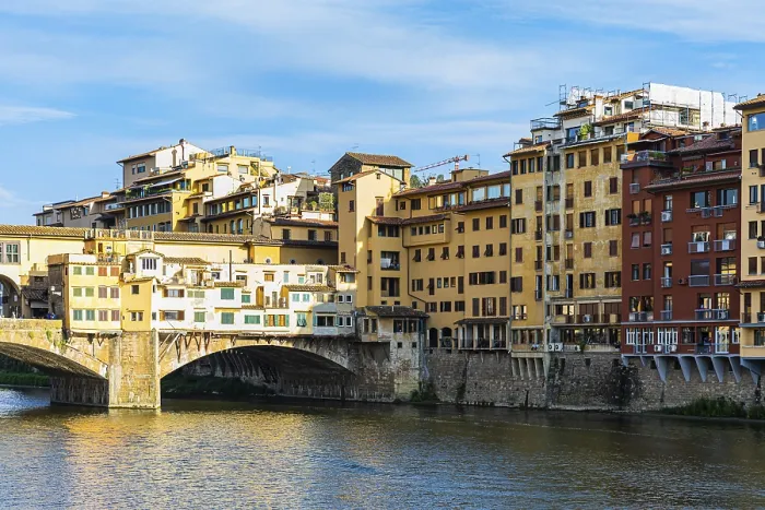 Gerahmter Druck : Der Ponte Vecchio-Brücke über den Arno-Fluss.