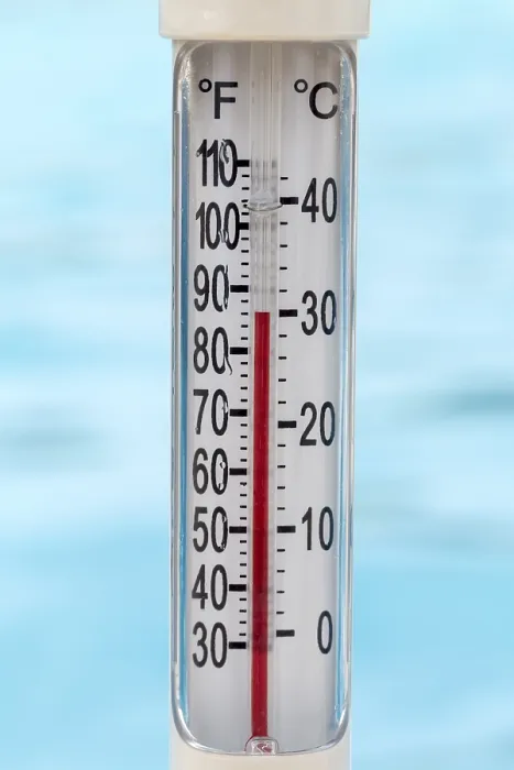 Gerahmter Druck : Becken-Thermometer zeigt 30 Grad Celsius. Gerahmter Druck : Becken-Thermometer zeigt 30 Grad Celsius.