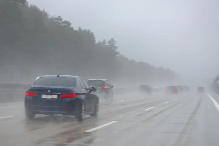 Gerahmter Druck : Schlechte Sichtbarkeit auf der A 9 Autobahn in Thüringen, Deutschland Gerahmter Druck : Schlechte Sichtbarkeit auf der A 9 Autobahn in Thüringen, Deutschland