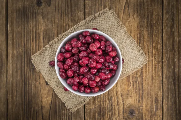Gerahmter Druck : Anteil gesunder getrockneter Cranberries (selektive Schärfe). Gerahmter Druck : Anteil gesunder getrockneter Cranberries (selektive Schärfe).